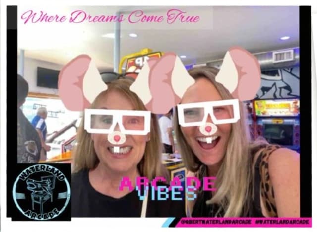 Two friends posing with a Waterland Arcade photo filter
